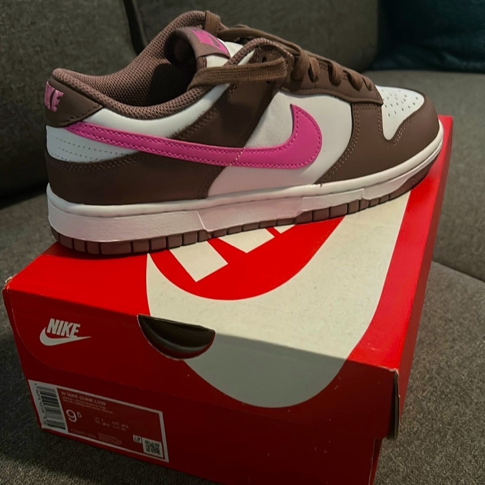BRAND NEW- NIKE Dunk Low Sneaker Women